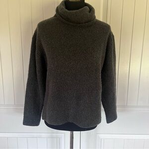 Urban Research Sonny label cropped Wool Blend Turtleneck Sweater